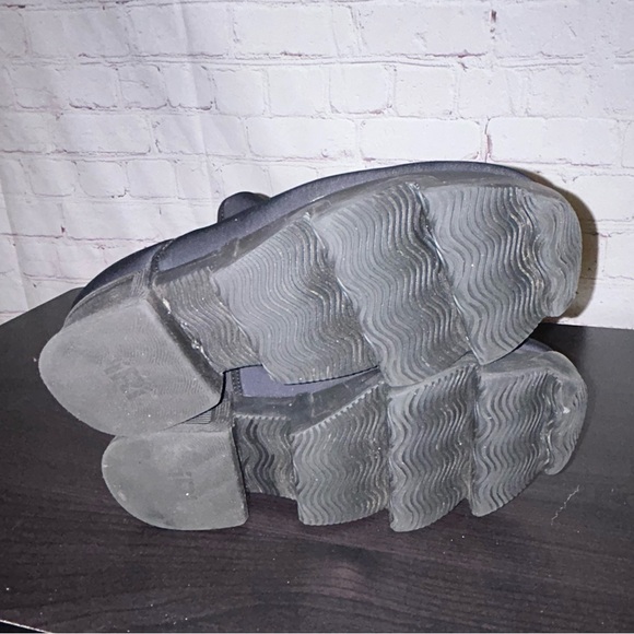 IRI NYC Wes 1 Black on black low top sneaker women’s size 37 1/2 - Picture 8 of 9